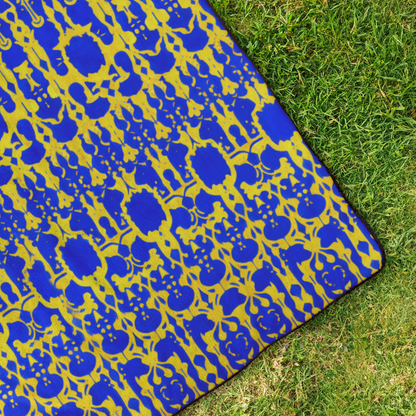 Sunny_Splash_Stadium_Blanket_StadiumBlanket_OverheadGrass_H_Mockup.png